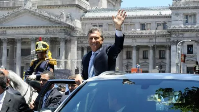 El presidente electo se retiró del Congreso en camioneta