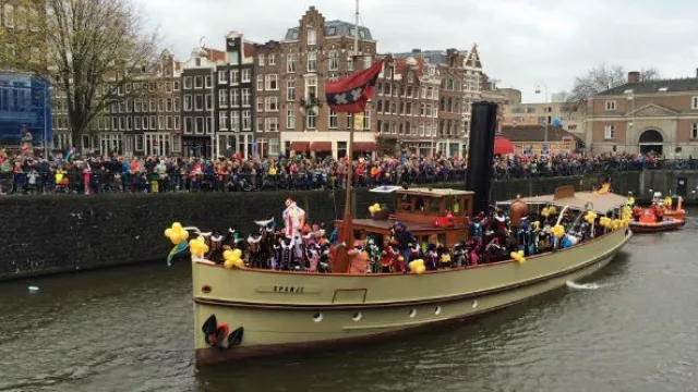 Desde Amsterdam ncuenta que ya llegó San Nicolás (que no es Papá Noel, ¿eh?)