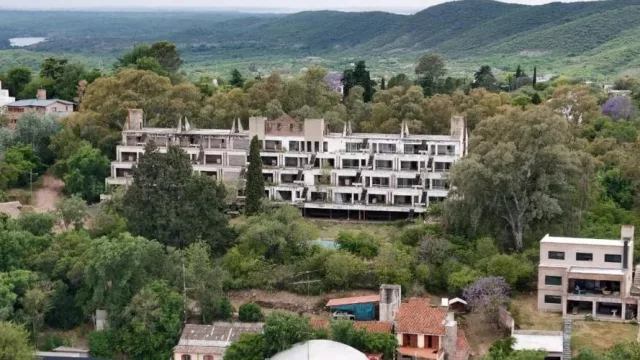 Subastan un gran complejo hotelero de Villa del Dique