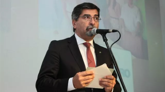 Jorge González -presidente de EPEC- fue el encargado de entregar el premio a la desarrollista destacada que fue Grupo Edisur