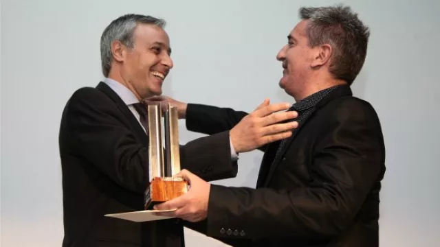 Manuel San Pedro (MKT) entregó el premio a OSDE Binario, destacada entre las financiadoras de salud