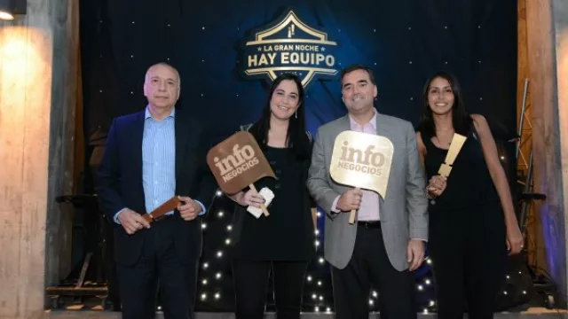 El equipo de AutoCity acompañando su acción de Nix concesionario oficial Nissan