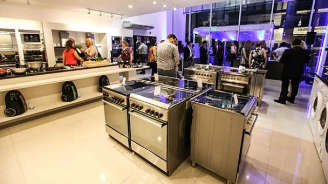 Ariston pone un pie en Asunción