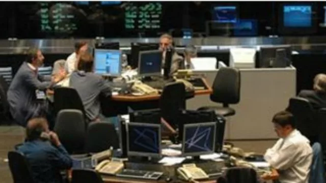 La respuesta de los mercados al triunfo de Cambiemos: cae riesgo país, sube el blue