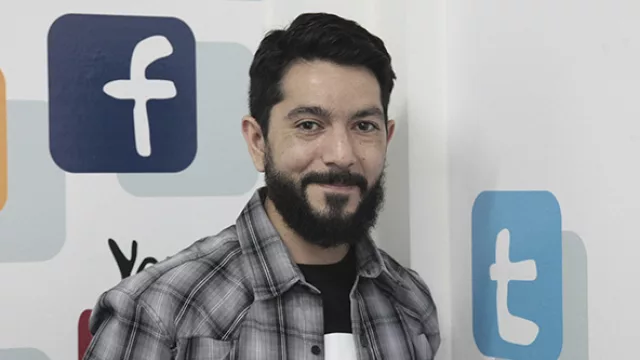 Adriel Riveras, diseñador gráfico