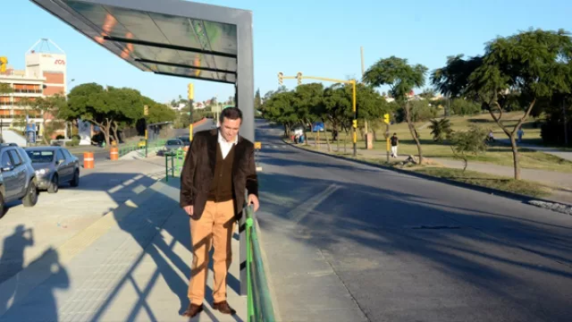 No es la cantidad de colectivos, se trata de cumplir el horario