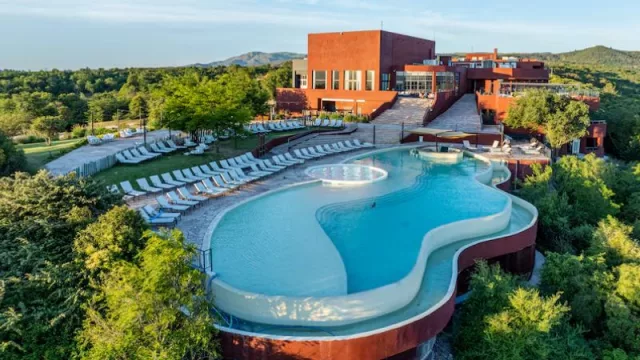 Pueblo Nativo y los desafíos de hacer un all inclusive con los estándares regionales (cómo es y qué incluye la experiencia de uno de los 5 estrellas de la provincia)