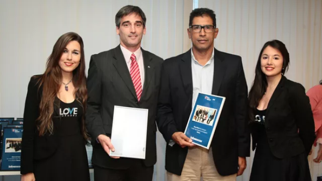 Cristian Panzarini (Santander Rio) y Hernán Maldonado (Banco Macro), también entre los ternados para convertirse en el banco del año. Completa la terna el equipo de Bancor.