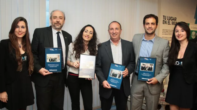 Jorge Spinuzza (MET), Eleonora Aguirre (Medifé), Miguel FIani (Swiss Medical) y Facundo Lucero (Osde) recibieron el reconocimiento que posiciona a sus empresas entre las elegidas para la gran noche