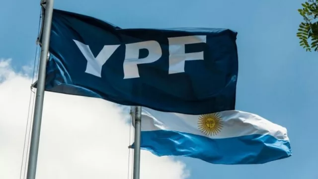 YPF ya negocia con otra supermajor para reemplazar a Shell en el plan del GNL