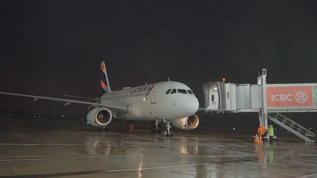 Una tasa aeroportuaria forzó la cancelación del vuelo Tucumán–Lima, pero avanzan las gestiones para reactivarlo