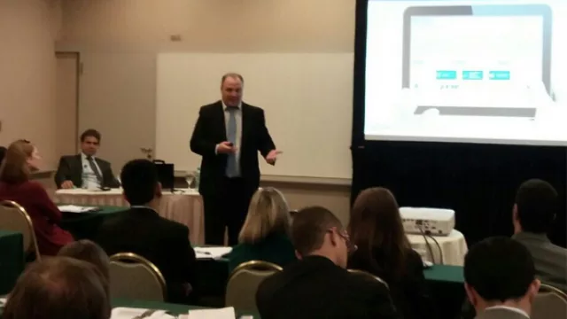 Especialistas de KPMG dieron una charla el viernes sobre actualización tributaria.