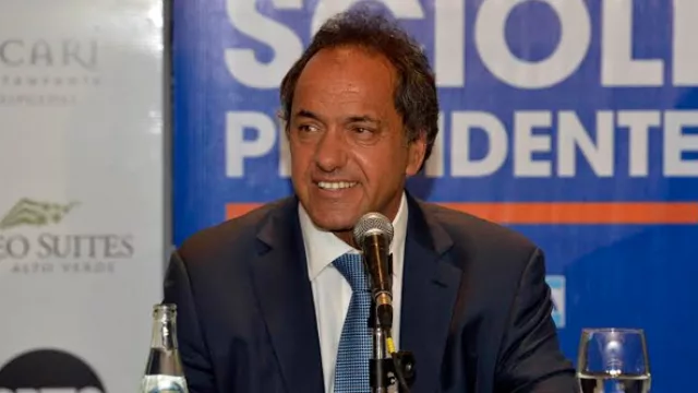 Scioli propone congelar el precio del gasoil por un año