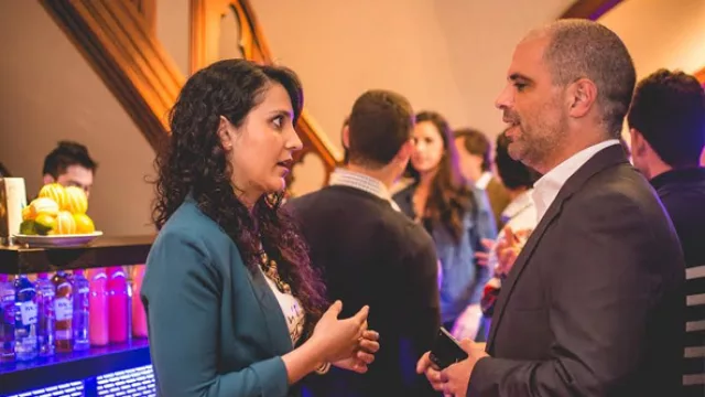 Marianella Russo (IN) y Ezequiel Attiná (GNI) se ponen al día sobre las últimas novedades de la desarrollista.