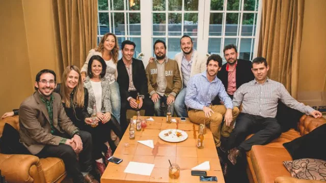 Hablando de livings divertidos... ¡aquí están, ellos son Lo Que Viene!