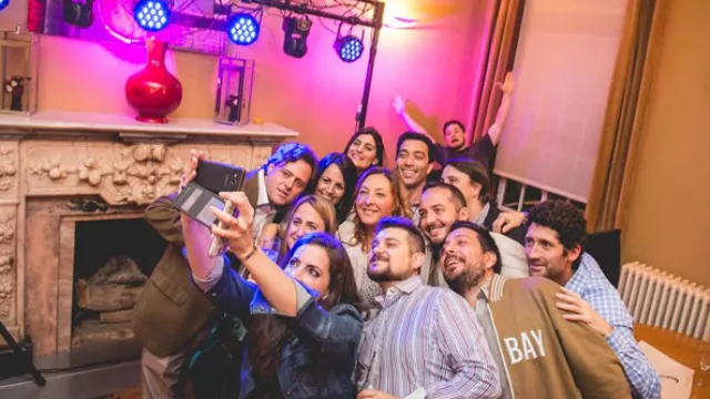 "¡Selfiee!", gritó Sole Huespe, productora de LQV de InfoNegocios.