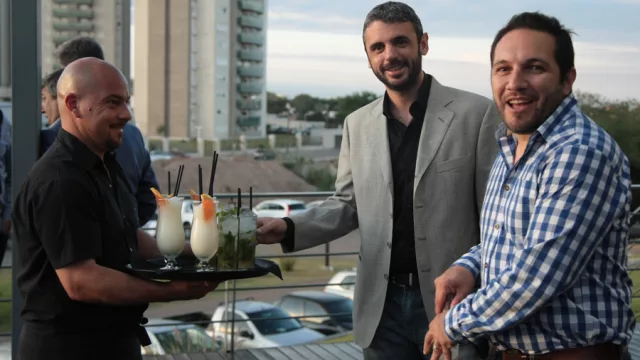 Guillermo López (editor IN), junto a Mariano Saracco (Romero Victorica) disfrutan de un buen momento.