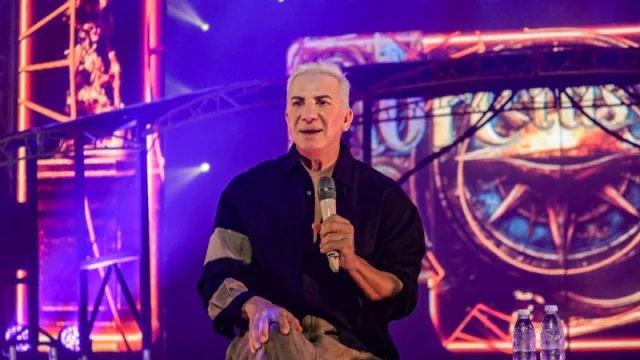 Flavio Mendoza: “Voy a cambiar el paradigma y los grandes shows harán temporada en Rosario” (desembarcó con “Abre tus alas”, todo el verano)