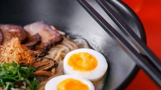 Koi, la franquicia que crea platos orientales con ingredientes y toques “bien argentos” (quiere llegar) 