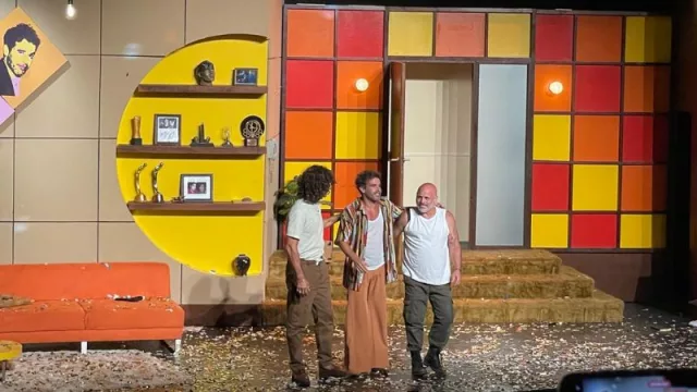 De la redacción a Carlos Paz: así es "Ni Media Palabra, la obra de Cabré, Martínez y el “Bicho” Gómez”