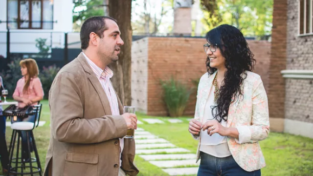 Hablando de números. El gerente Comercial del Grupo Proaco, Martín Monforte, y la Jefa comercial de InfoNegocios, Marianella Russo.