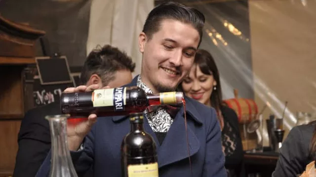 Sebastián García, bartender de Campari a cargo de #cuentosdelconde (baja)