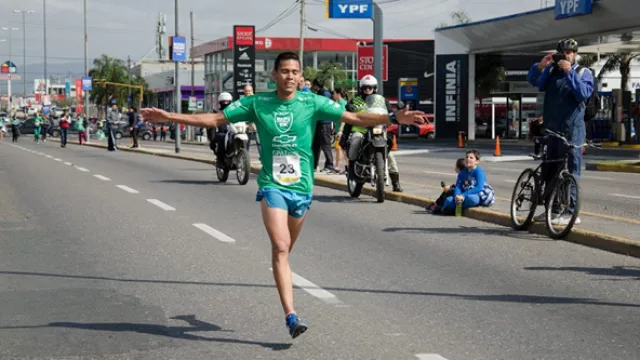 El ganador de los 10K. Hizo el recorrido en menos de 30 minutos.