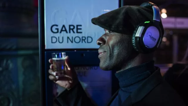 La municipalidad fue sede de una exhibición nocturna que exhibía 270 coloridos bloques que representaban hielo derritiéndose