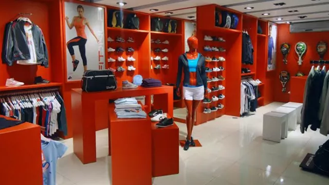 Dunlop llena de creatividad -y de pelotitas- sus vidrieras