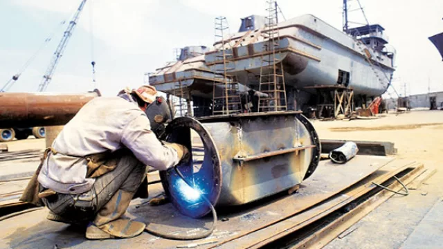 Metalúrgicos… ¡A los botes!: la industria naval puede suplir la dependencia brasileña (dicen astilleros)