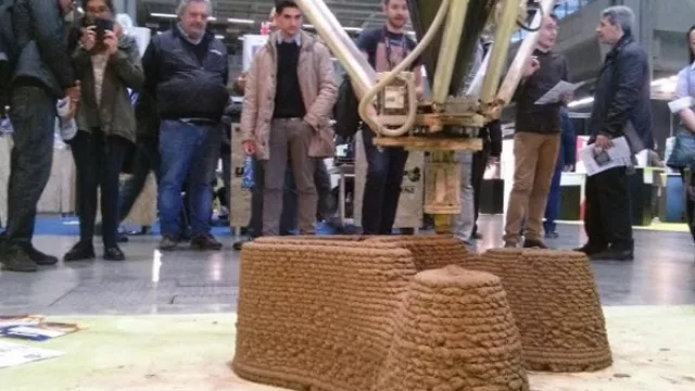 Presentan prototipo de una megaimpresora 3D para hacer casas de barro