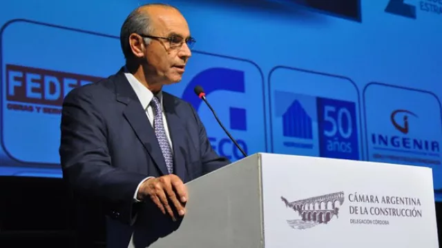 Faltan US$ 125.000 M para acabar déficit de rutas y casas (el plan de la CAC para presidenciables)