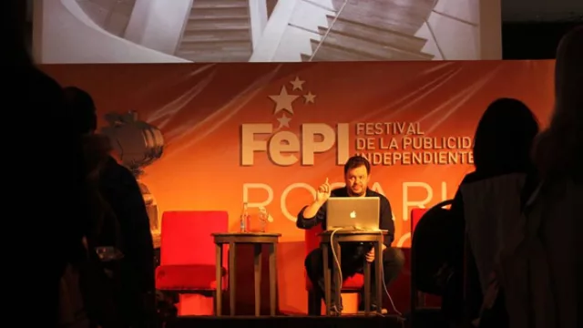 Esteban Martucci: "El Director de Arte es el tipo que le dice a cada especialista, qué quiere, cómo lo quiere y por qué lo quiere, debe ser un estratega de la imagen.