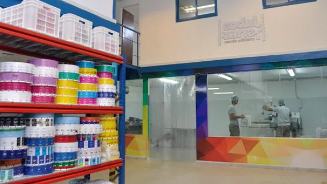 La nueva -y colorida- planta de Endulzarte, en barrioTalleres Este. Foto: Marcos Cabral