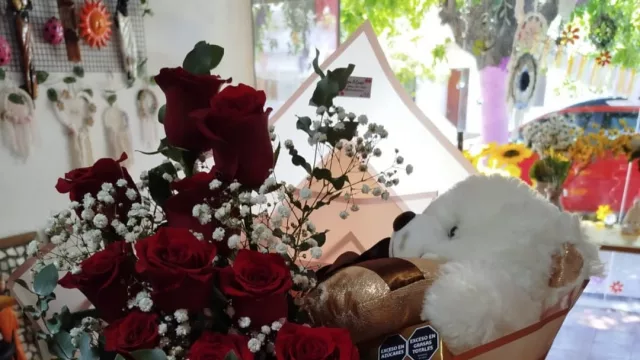 Se acerca el 14 de febrero y florece el negocio del amor (El Crucero suma local, tendencias y nuevos públicos)