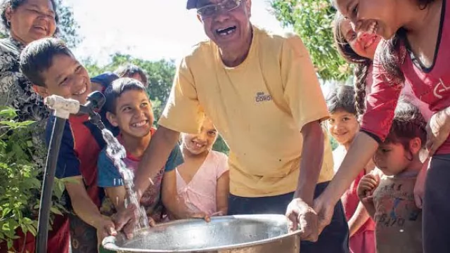 Coca-Cola, dice estar a un paso de reabastecer toda el agua que usa