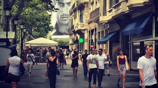 La ciudad de Barcelona es gobernada por Ada Colau Ballano.