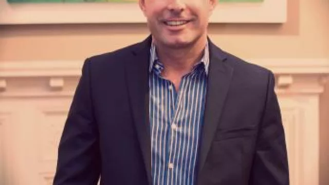 Pablo Dávila (Holiday Inn)