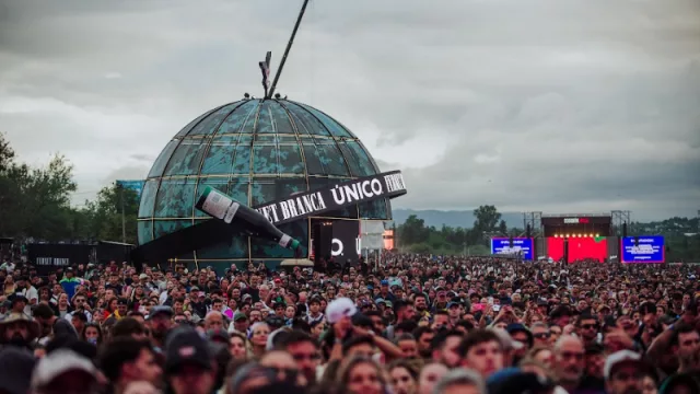 Magnética, la productora que hizo realidad “El Mundo de Branca” en el Cosquín Rock (más que un stand, una obra de arte)