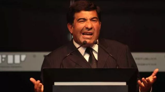 Acorralado, el Gobierno le echa nafta al “blue”