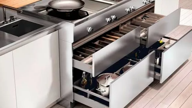 Amoblamientos con espacios de guardado de diferentes dimensiones y con organizadores para cada objeto ayudan al orden.