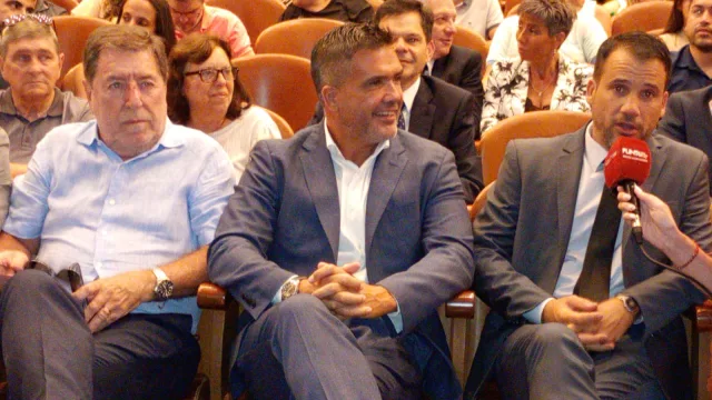 Facundo Torres (presidente del bloque HUXC y del PJ) ponderó a su hermano Marcos, al "Ruso De Nápoli" y al Gobernador