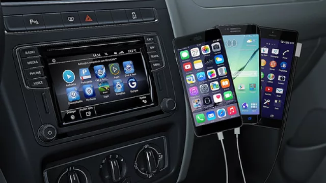 VW agrega Android Auto y CarPlay a Fox y Suran