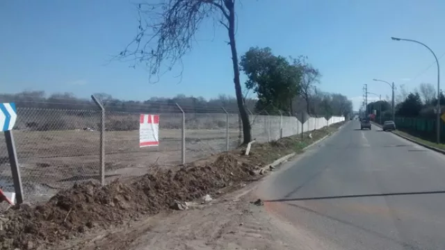 Desde la calle Las Jarkanas, uno de los accesos a Valle Escondido, se pueden ver las obras.