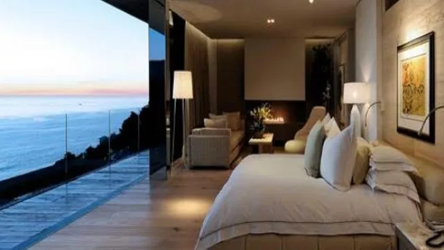 El área destinada a estar con chimenea invitan a relajarse leyendo un buen libro o simplemente a admirar las visuales.