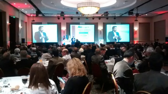 &#39;&#39;Hay que convertir a la ciudad cercada por paredes en otra con muchas ventanas&#39;&#39;