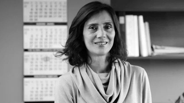 Carina Espejo, customer service