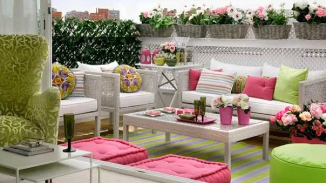 Continuidad de tipo visual entre interior y exterior a través de grandes ventanales y el uso de las mismas tonalidades entre ambos brindan la sensación de un mismo espacio con diferentes sensaciones.