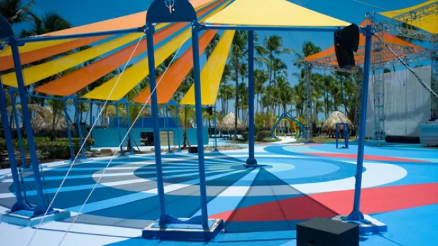 Un circo en el exclusivo resort de Punta Cana, la nueva apuesta de Club Med junto al Cirque do Soleil en el Caribe.