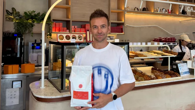 Sale KGB, entra Cherry Season: la cafetería abre en la emblemática esquina de Nueva Córdoba